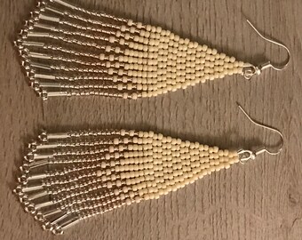 Pendientes de flecos de puntada de ladrillo con cuentas