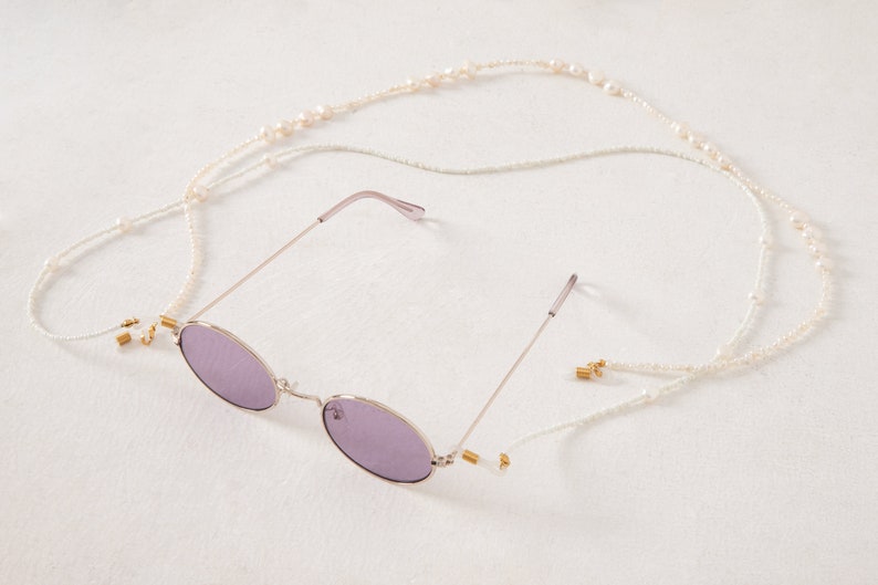 Pearl Glasses Chain image 3