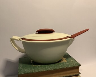 Vintage Tupperware 1970s Brown and Cream Gravy Boat with original Ladle Spoon