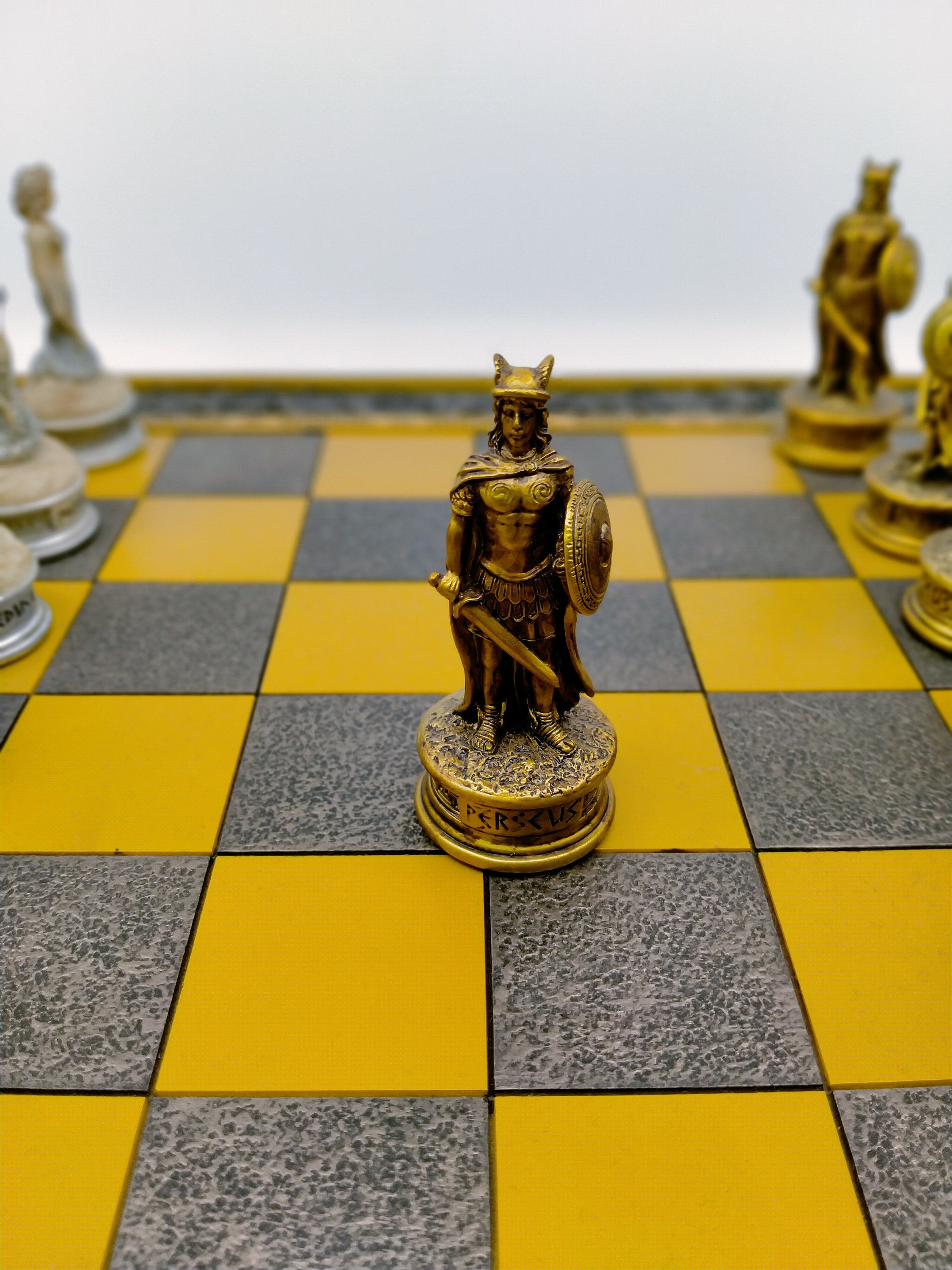 Hellenic Art Spartan Hoplites Elaborate Chess Set has a gorgeous,  display-worthy design » Gadget Flow