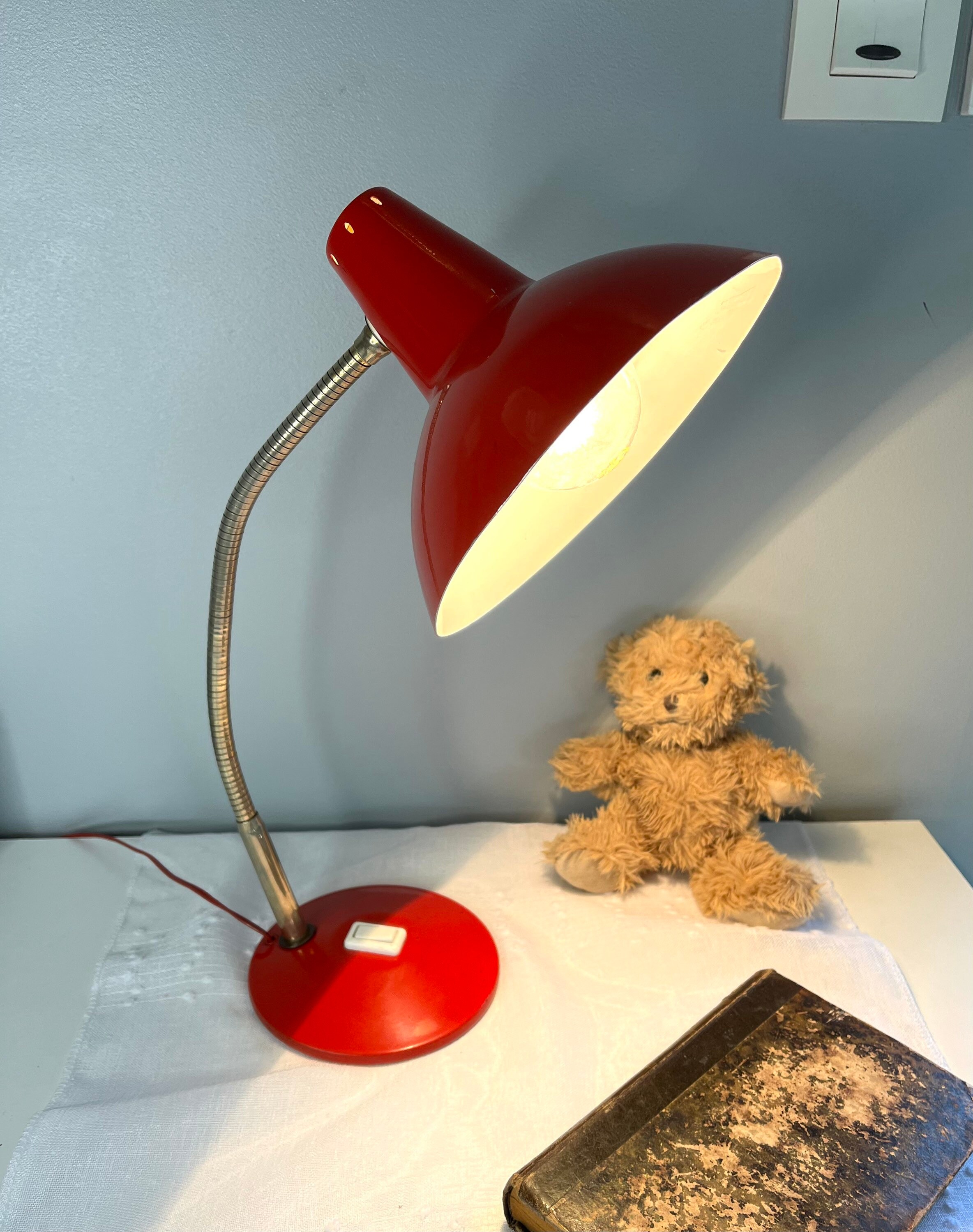 Lampe de Chevet ou Bureau Pied Flexible Doré et Tôle Rouge Brillant Vintage Années 60