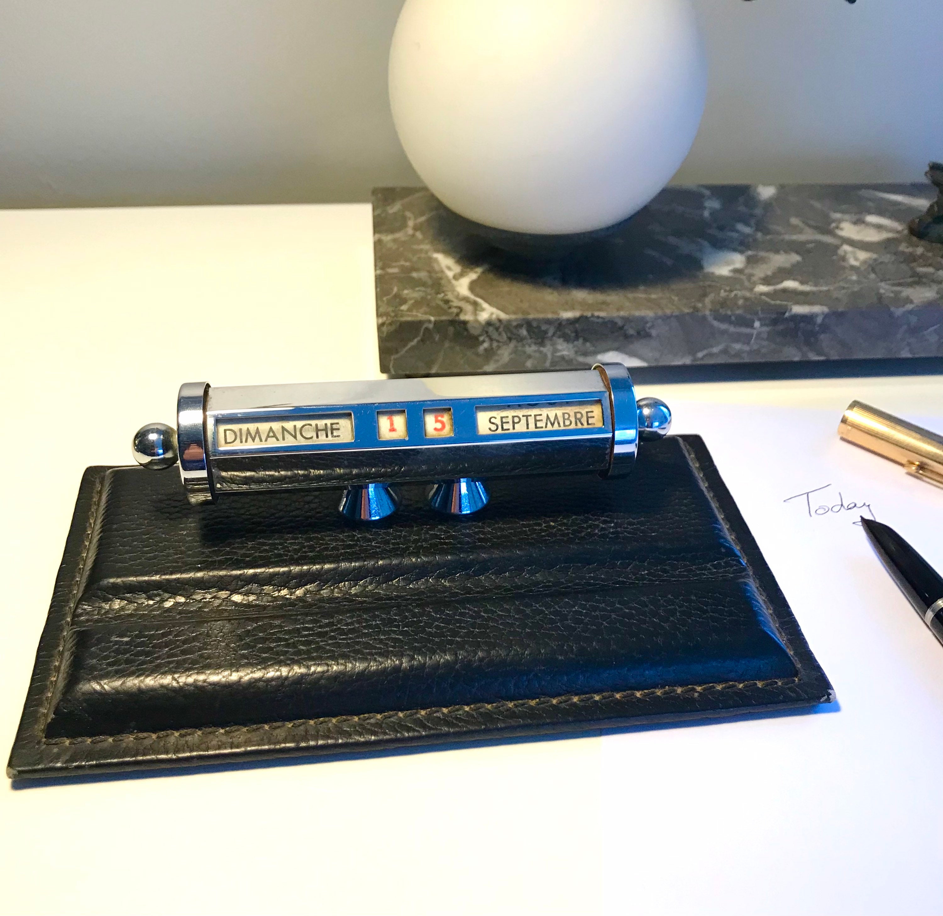 Très Chic Calendrier Perpétuel Art Deco Cuir Noir Chrome Le Tanneur