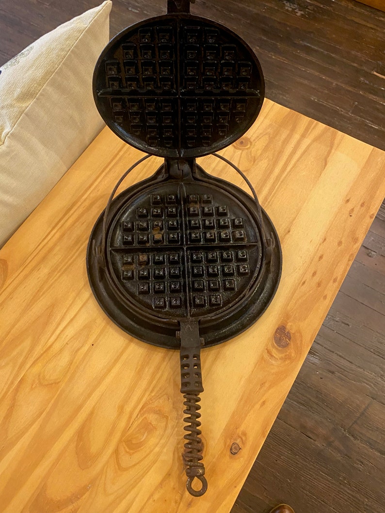 Rare 1922 Griswold Cast Iron Waffle Maker No.8 Etsy