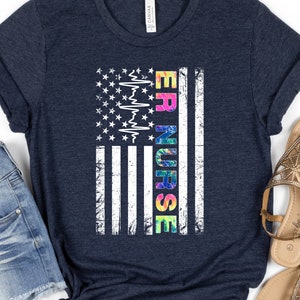 Tie Dye American Flag Shirt für ER Krankenschwester, Patriotic Nurse Shirt, Notfallkrankenschwester Geschenk