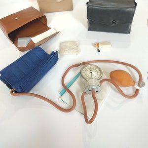 BLOOD PRESSURE METER - Vintage Medical Set Metal Antique Old Veterinarian Vintage Medical tools Metal