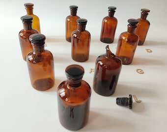200 ml Pharmacy Jar / Antique Medical - Pharmacy Glass Jar in excellent condition. brilliant gift -  Old Medicine Lab Equipments 1930s