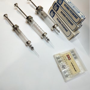 3 PC SYRINGE Vintage Medical Pro KIT 2 ml 5 ml 10 ml New Glass Syringe set 1 box Hypodermic record needle / syringe set 1957 / Gift image 1