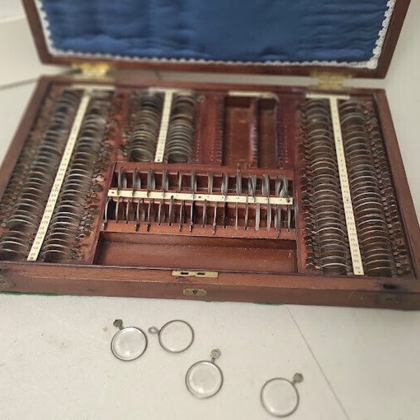 Antike augenfällige Ausrüstung / Vintage Optiker Versuchslinsen-Untersuchungsset Kit Vintage Optometrie-Brillenhersteller / Augenmedizinisches Werkzeug 1800er Jahre