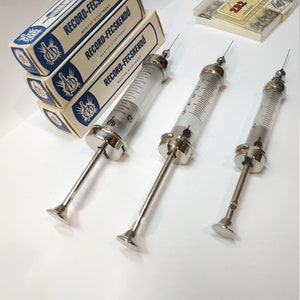 3 PC SYRINGE Vintage Medical Pro KIT 2 ml 5 ml 10 ml New Glass Syringe set 1 box Hypodermic record needle / syringe set 1957 / Gift image 2