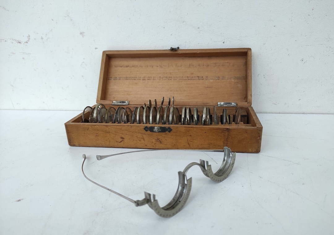 Antique Ophthalmic Equipment / Vintage Optician Trial Lens Exam Set Kit Vintage Optometry