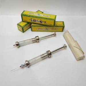 Vintage Medical 1 pc / 2 ML FNL Glass Syringe Record Hypodermic Metal tip Reusable Antique Old Jnjekcion Veterinarian Vet ?