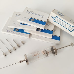 Vintage Medical / 20 ML KIT / Glass Syringe Luer Hypodermic Metal tip 5 box Needles Reusable Antique Old Jnjekcion Veterinarian New !