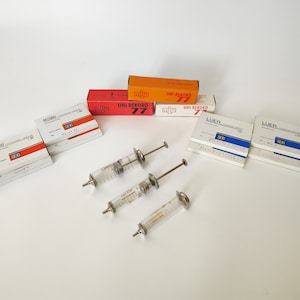 20 ml +10 ml Glass Syringe Set + 8 box needle (8x12pc) Metal Reusable Antique Injekcion Vintage Medical Shop 1950s