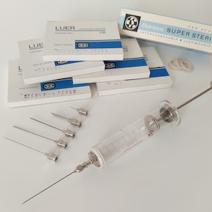 Vintage Medical / 10 ML KIT / Glass Syringe Luer Hypodermic Metal tip 5box Needles Reusable Antique Old Jnjekcion Veterinarian New !