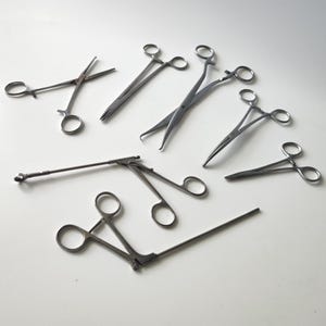LOT de 7 dispositifs MÉDICAUX vintage rares - équipement médical antique d&#39;hôpital instrument médical rare vieux des années 40 mauvais état # C11