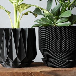 Set of 2 Planters in Matte Black - Drainage Holes and Trays - Modern Indoor Plant Pots - 3D Printed Gift - Perfect for Succulent and Cactus