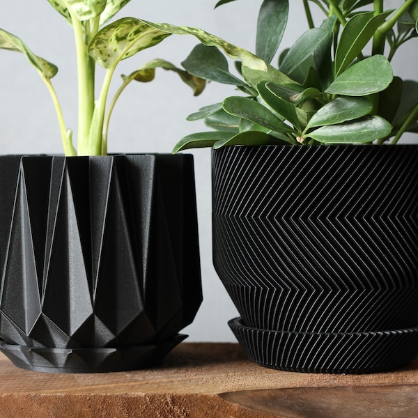 Set of 2 Planters in Matte Black - Drainage Holes and Trays - Modern Indoor Plant Pots - 3D Printed Gift - Perfect for Succulent and Cactus