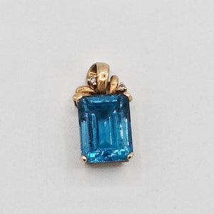Vintage 14K Gold Blue Simulated Gemstone Pendant CZ Accents