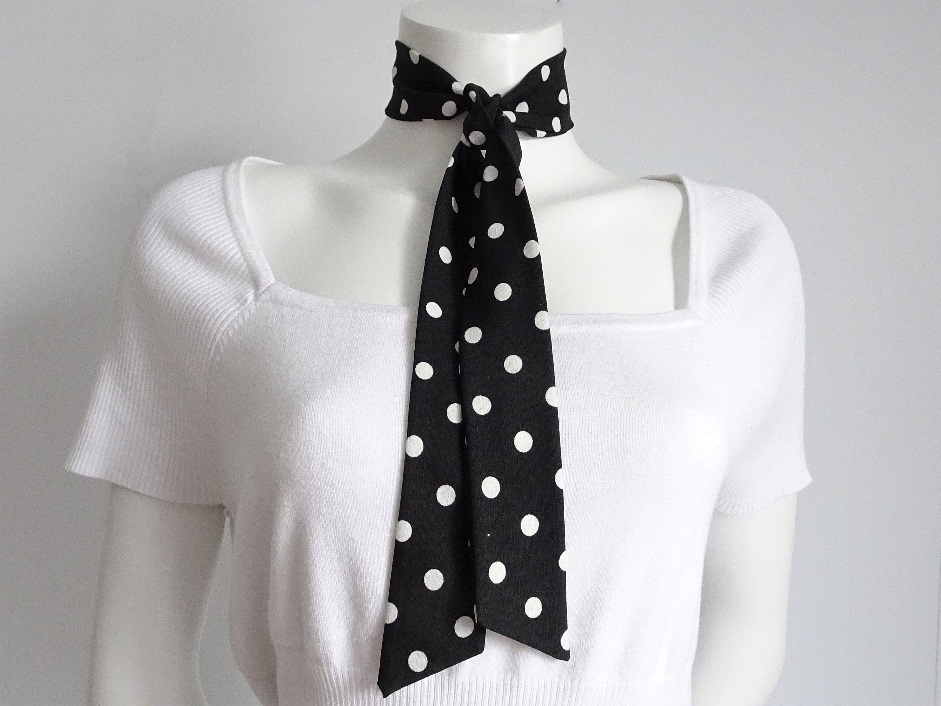 トップス BEEDEN DOTS SCARF NECK TOPS White & Balck Polka Dots-- Long Neck Scarf Classic Timeless
