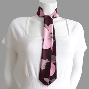 Skinny / schmaler Schal / schmale Schärpe aus Satin / Geschenk für Freunde