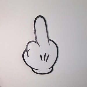 Decoración de pared con dibujo de dedo medio. Montaje en pared con el pájaro Flippin