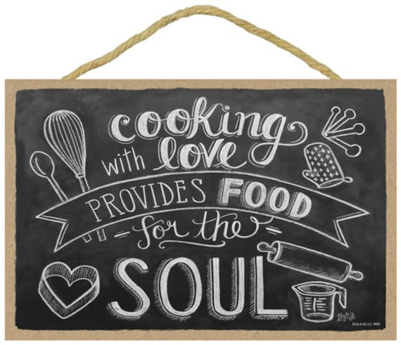 Letrero De Madera 'Cocinar Con Amor Alimenta El Alma' – Arte De Tiza Para Cocina (7x10 Pulgadas) - Regalo Original