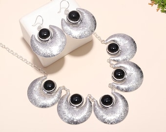 Conjunto de joyas de plata de ley con ónix negro hechas a mano: collar y pendientes de novia.