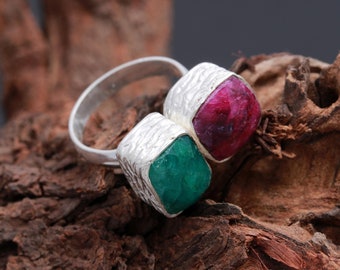 Anello quadrato con smeraldo e rubino, anello fatto a mano in argento sterling massiccio 925, anello di fidanzamento multi pietra di design, regalo prezioso per le donne, vendita