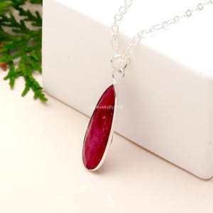 Collana con rubino a forma di pera: argento sterling 925, gemma rossa