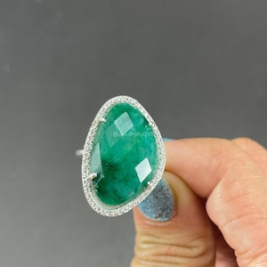 Anillo artesanal de esmeralda y diamantes americanos: Plata de ley 925