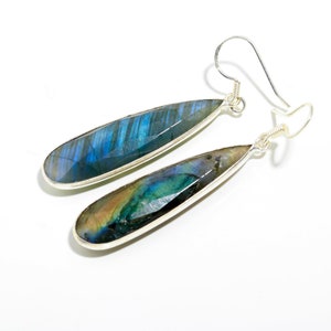 Pendientes de plata de labradorita-pendientes colgantes colgantes-pendientes de gancho hechos a mano-pendientes delicados para mujer-pendientes de piedra preciosa de labradorita-regalo para ella