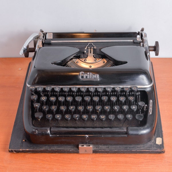 Vintage Erika 10 Typewriter - Portable - Working Condition - 1950's