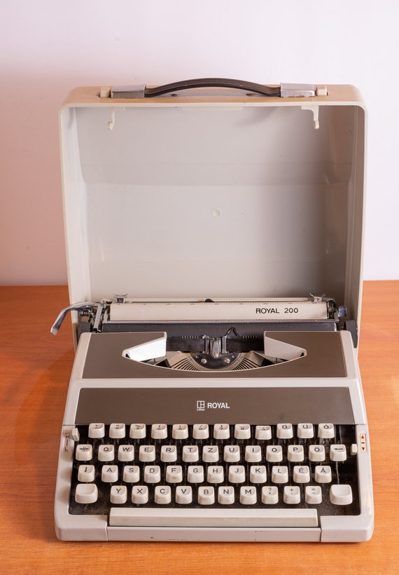 Royal 200 Litton - Portable Typewriter - Made in Japan - Tested