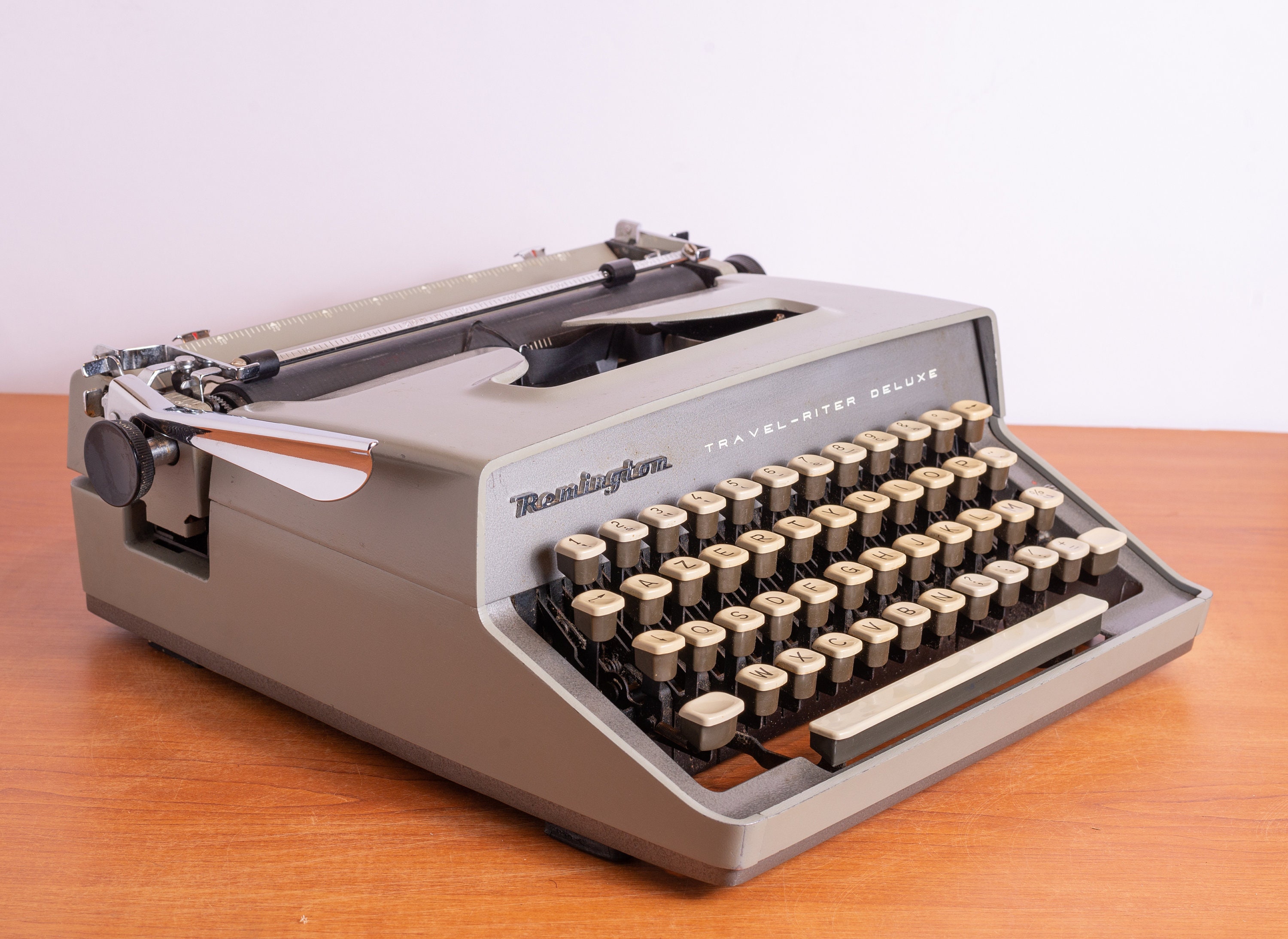 Remington Travel-riter Deluxe - 1960's Vintage Typewriter