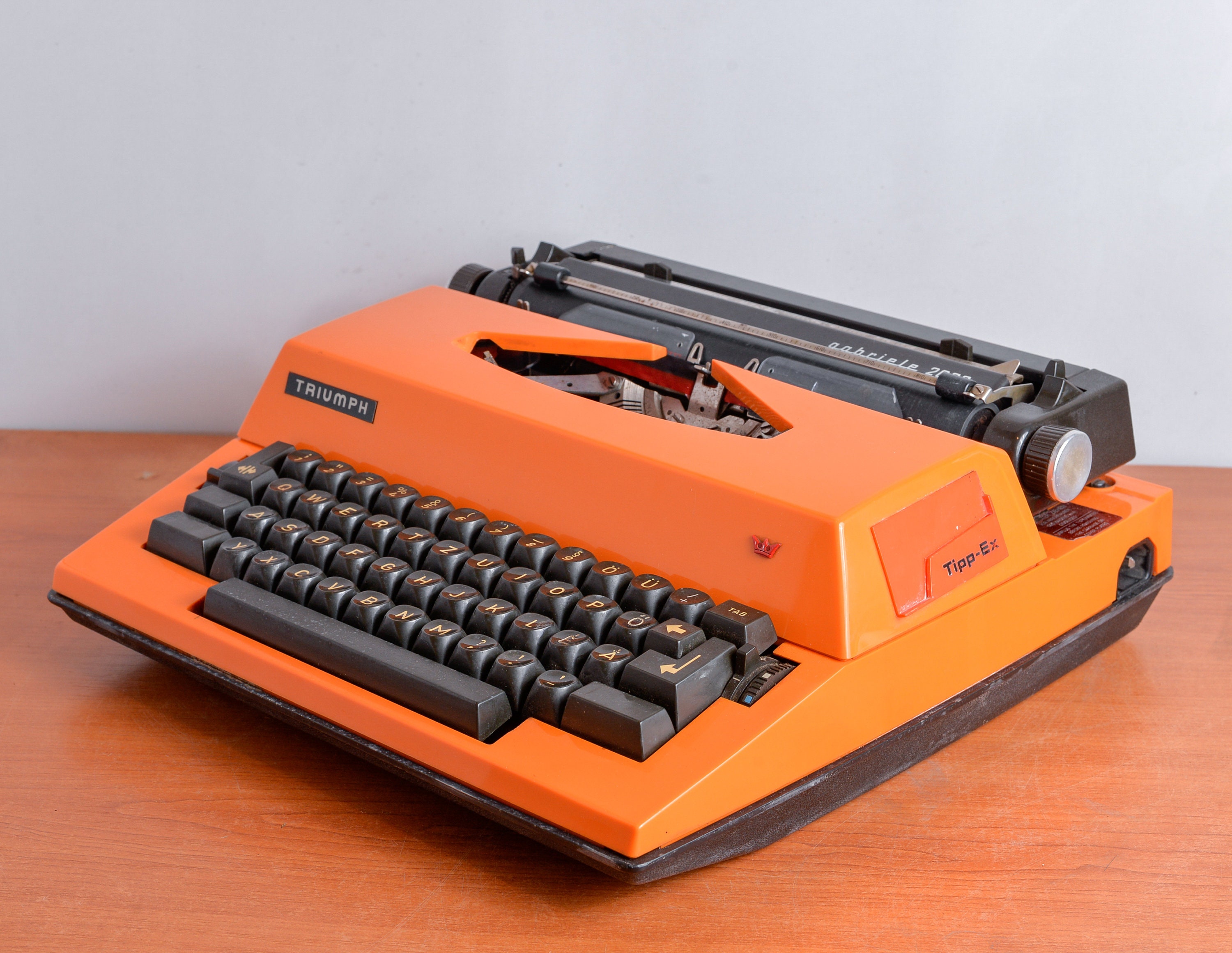 Adler Triumph Gabrielle 2000 - Electric - Vintage Typewriter