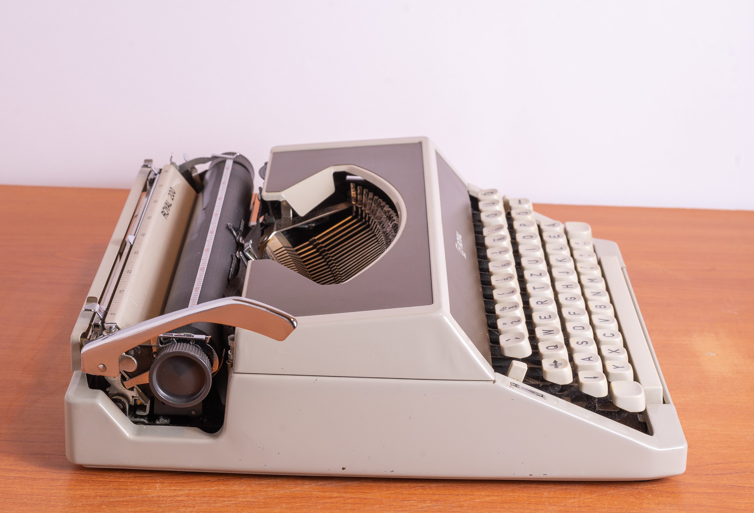 ロイヤル POYAL ポータブルタイプライター200 Royal 200 Litton - Portable Typewriter - Made in Japan
