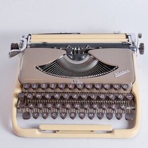 Vintage Groma Kolibri Typewriter Mid Century Space Age