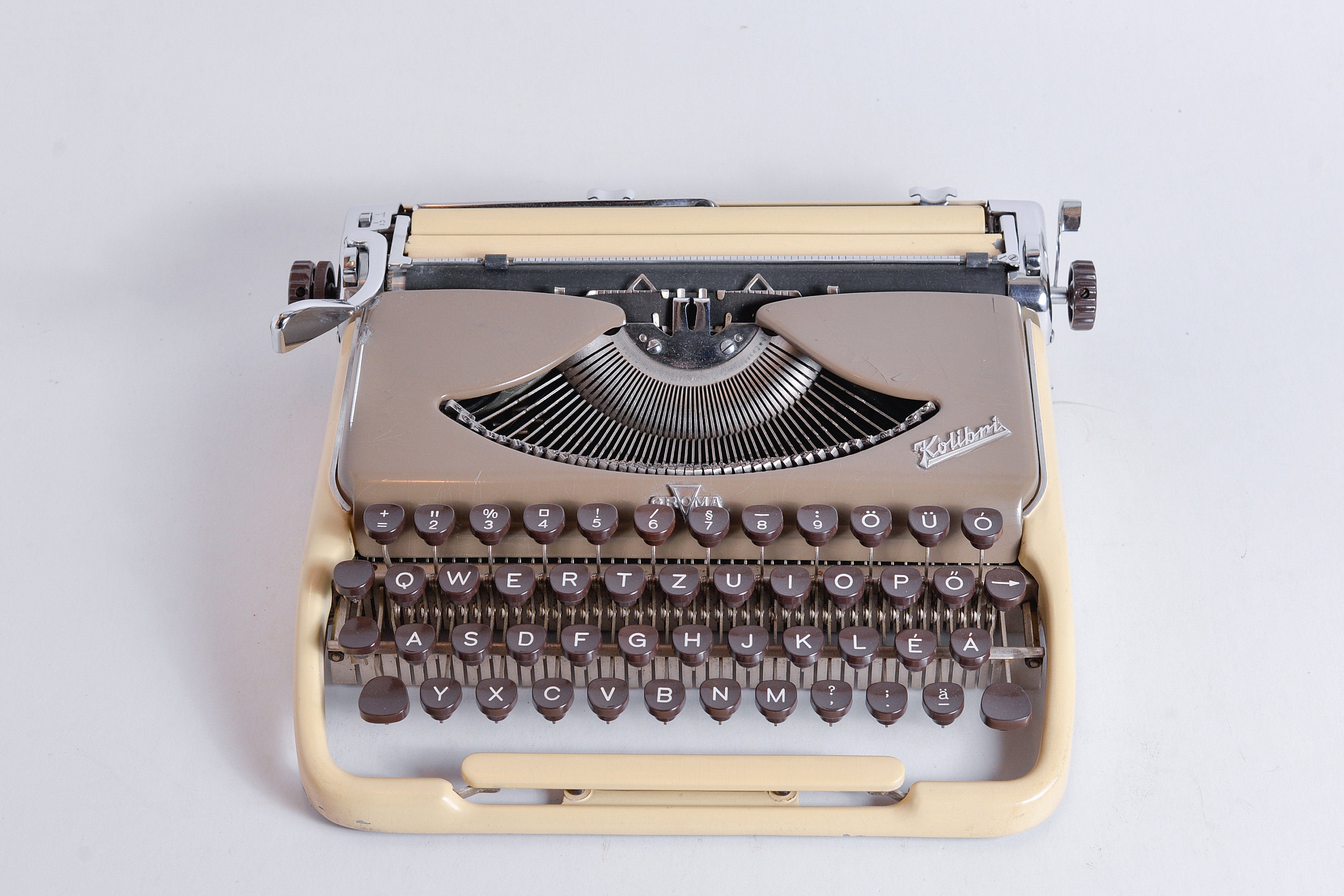 Groma Kolibri タイプライター＜ポータブルケース付き＞アンティーク Groma Kolibri タイプライター＜ポータブルケース付き