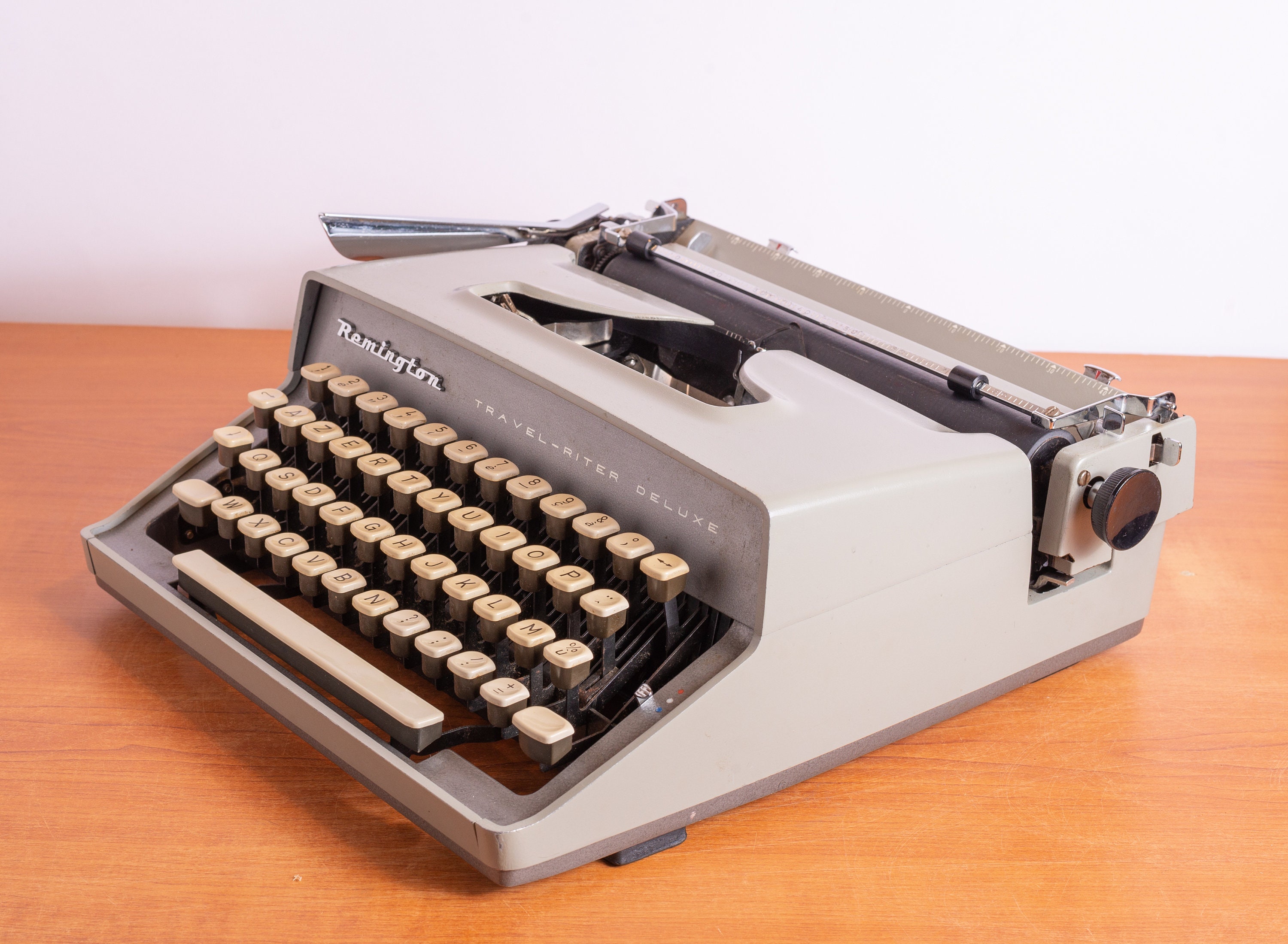 Remington Travel-riter Deluxe - 1960's Vintage Typewriter
