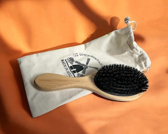 Cepillo de madera con cerdas 100% de jabalí.