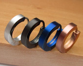 Orecchini da uomo Ø 15 mm / 3 mm in titanio, a barra, angolari, sottili, in acciaio inossidabile, con finitura spazzolata nera, argento, blu, marrone, bronzo opaco.