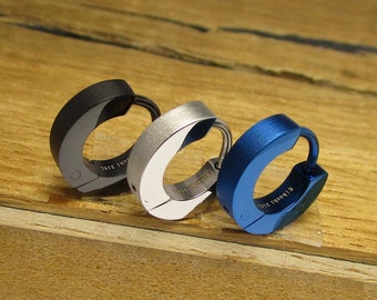 Pendientes de hombre de Ø 12 mm / 3 mm, cierre de titanio XS, mini aros, pendientes de botón de acero inoxidable mate en negro, plata y azul para hombre.