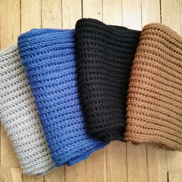 Longue écharpe tricotée à la main en 100% laine, prête à être expédiée