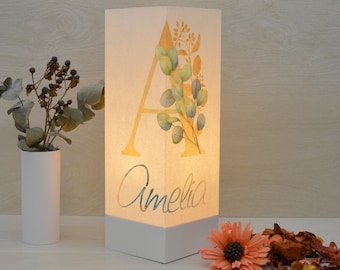 Lampe personnalisée Nom et Initiale pour la décoration intérieure. Abat-jour modernes, veilleuse personnalisée. Cadeau initial exclusif pour célébrer n’importe quel événement.