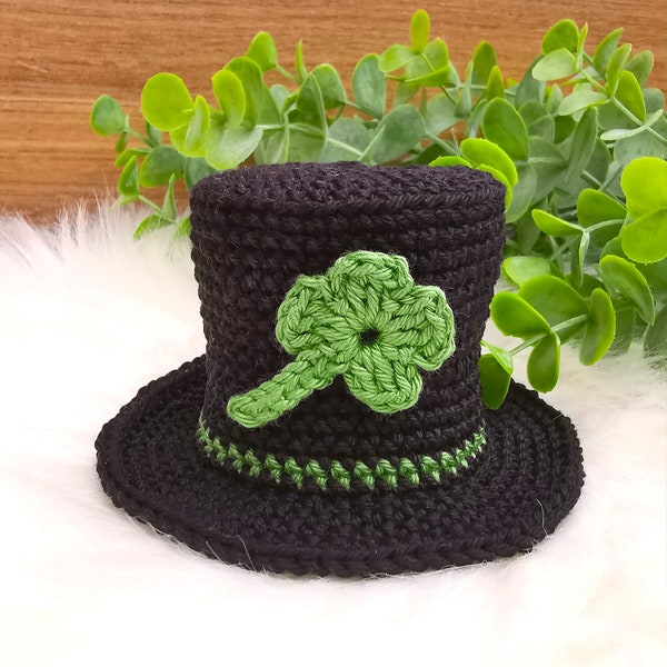 Crochet pattern / crochet pattern top hat with lucky clover leaf - top hat / leprechauns hat with shamrock