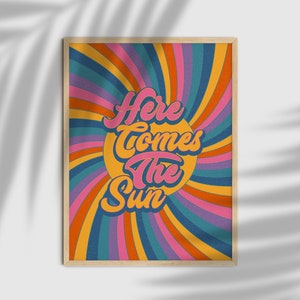 Aquí viene The Sun Print, póster de estilo de los 70, decoración del hogar retro de los 70, arte de pared del sol, impresión de citas retro, póster de dormitorio, decoración de los años 70, psicodélica