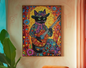 Könnte beinhalten: Eine schwarze Katze mit Cowboyhut und Schal spielt Gitarre in einem farbenfrohen, fantasievollen Gemälde. Das Gemälde ist in Gold gerahmt und hängt an einer pfirsichfarbenen Wand über einem orangefarbenen Sessel.