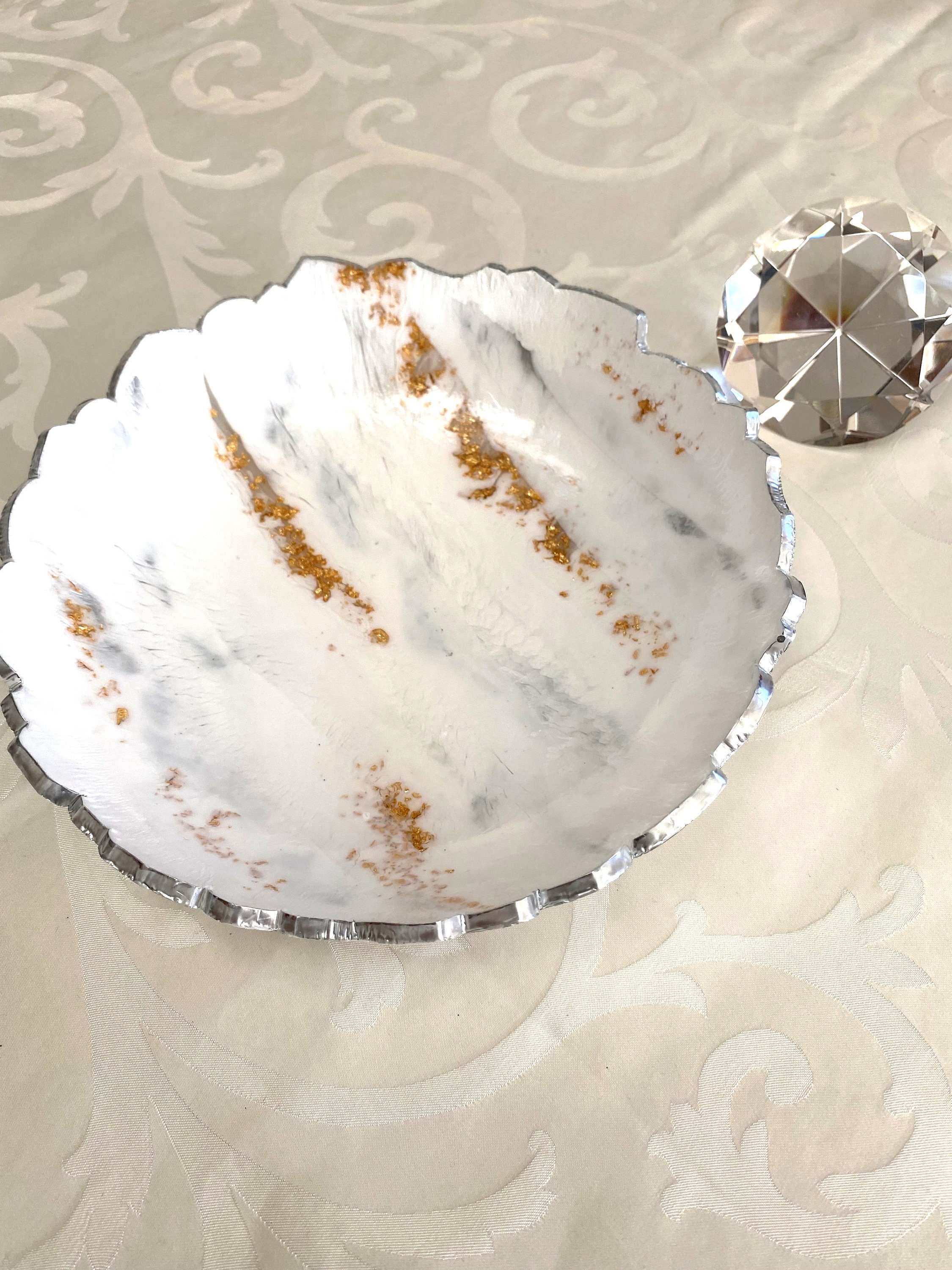 Coupelle Ronde Ondulée Blanche, Grise avec Feuilles Couleur Or Incrustées Effet Froissé Contour Miro