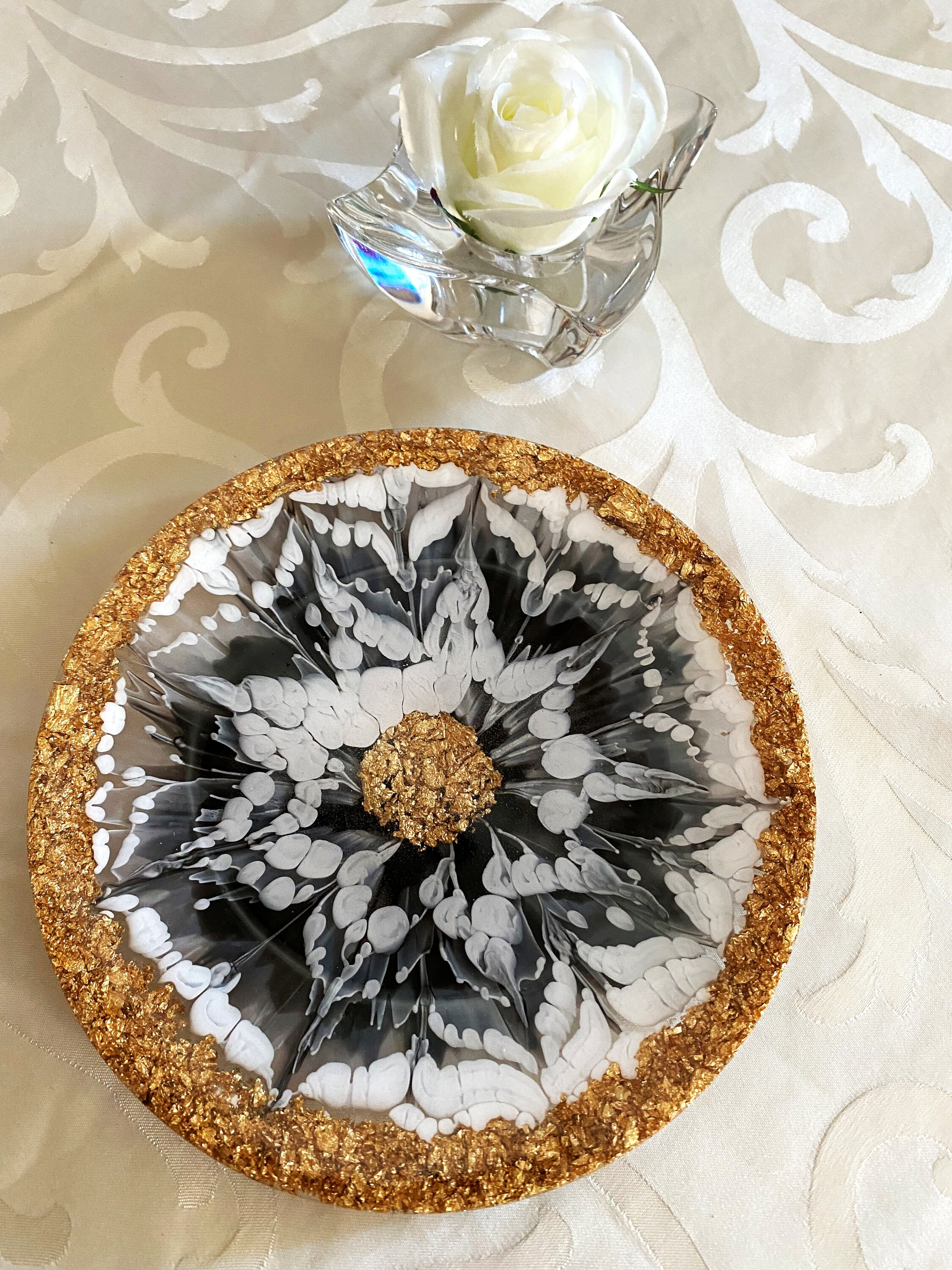 Coupelle Ronde Blanche et Noire, Central Paillettes Couleur Or Contour Feuilles de en Résine Époxy D