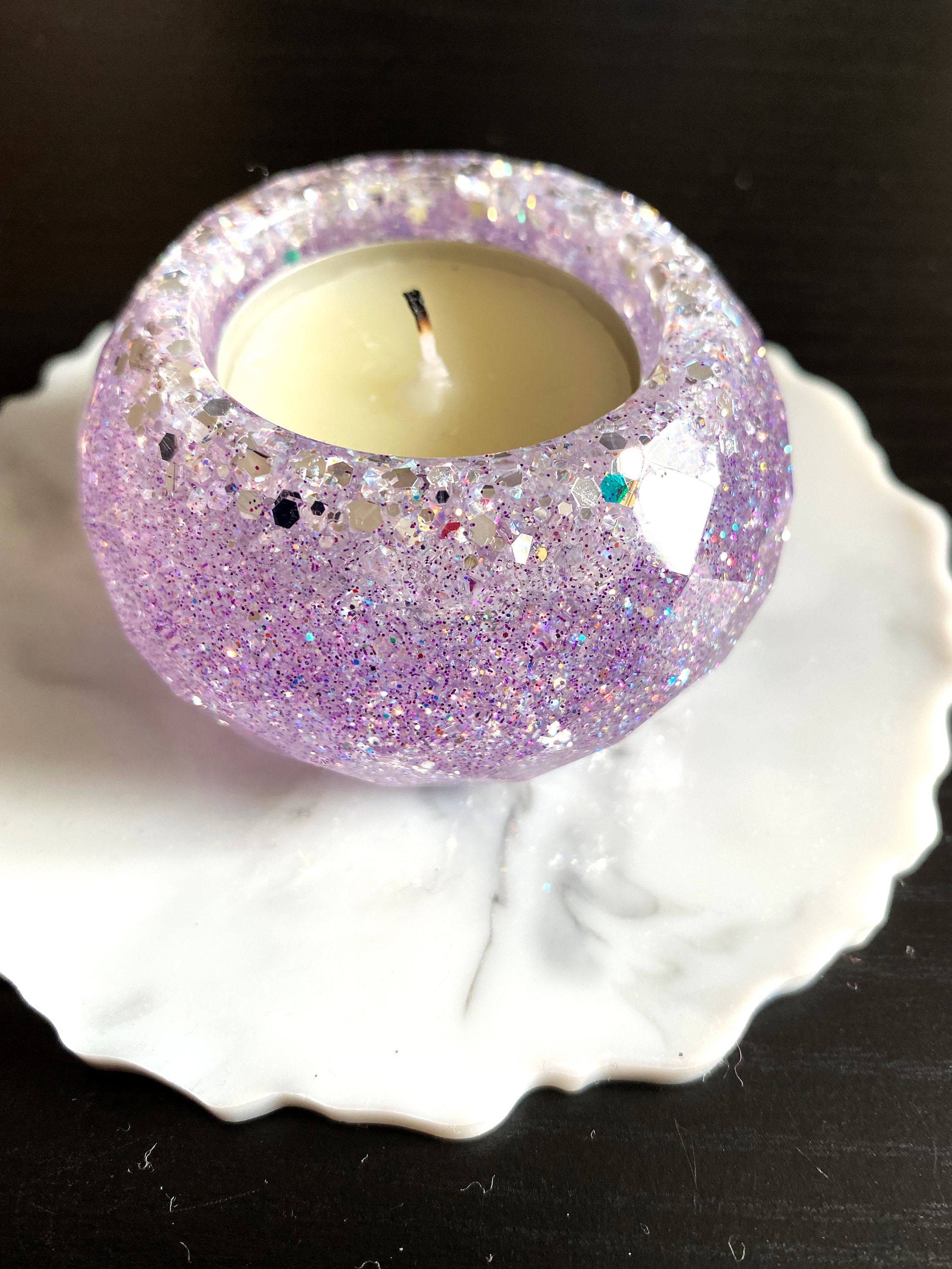 Porte Bougie Rond Violet Transparent Facetté Pourtour Extérieur Incrusté de Paillettes Changeantes R